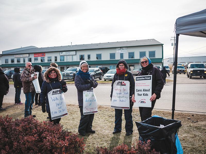 AUPE members stand together on a picket line